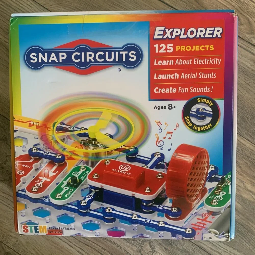 NEW SNAP CIRCUITS EXPLORER SCIENCE KIT - 125 PROJECTS AGES 8+